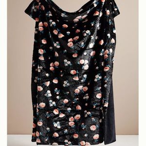 NWT Anthropologie faux fur floral blanket